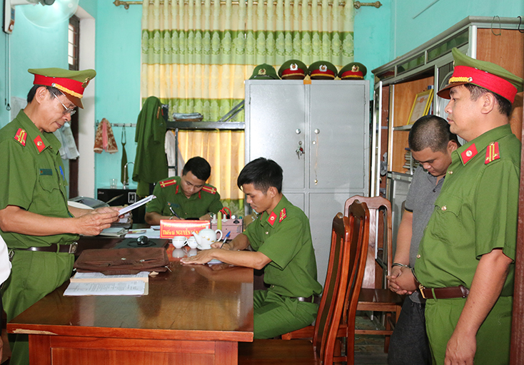  Tống đạt quyết định khởi tố bị can và lệnh tạm giam 3 tháng đối với Lê Văn Hải Bằng