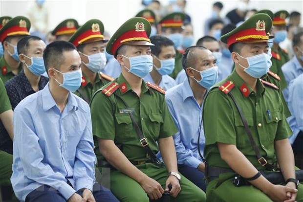  Các bị cáo tại phiên xét xử chiều 8-9. (Ảnh: Doãn Tấn/TTXVN)