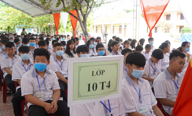 Các học viên khóa đầu tiên thực hiện phân luồng sau THCS tại Trung tâm GDTX.