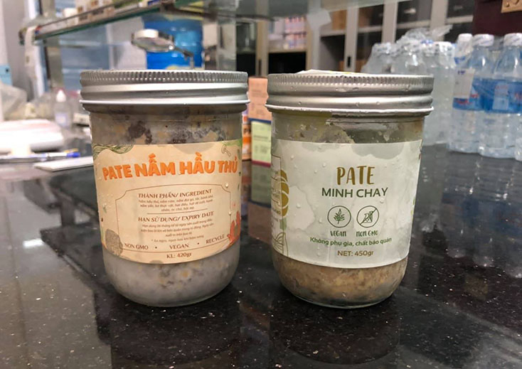 Chi cục ATVSTP tỉnh thu hội các sản phẩm pate Minh Chay.