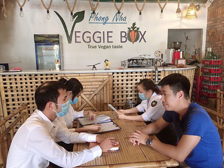 Cơ quan chức năng tăng cường kiểm tra các hoạt động sản xuất, kinh doanh thực phẩm trên địa bàn tỉnh. 	