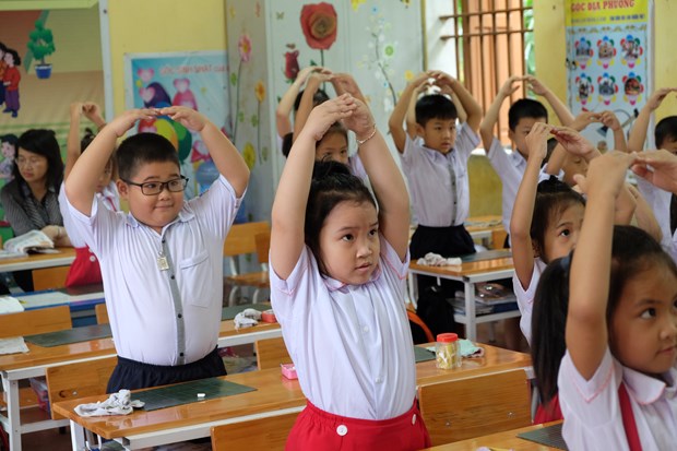  Không khí lớp 1 sôi nổi theo chương trình mới. (Ảnh: PV/Vietnam+)