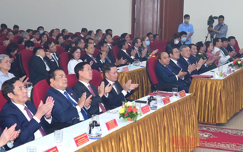 Các đại biểu tham dự buổi lễ. 