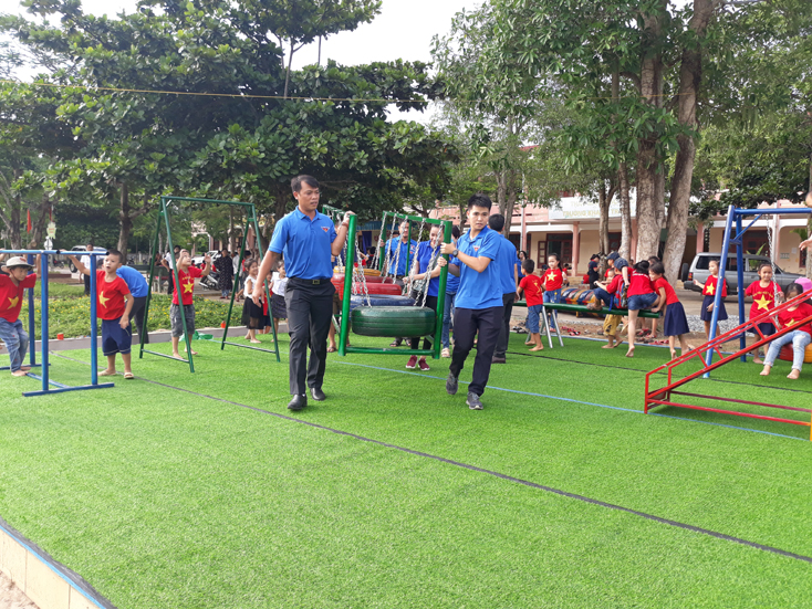 Bàn giao công trình khu vận động