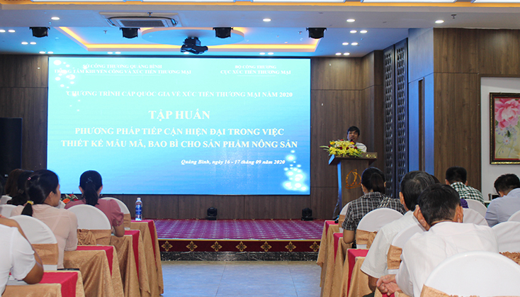 Lãnh đạo Sở Công thương phát biểu tại lễ khai giảng khóa tập huấn.