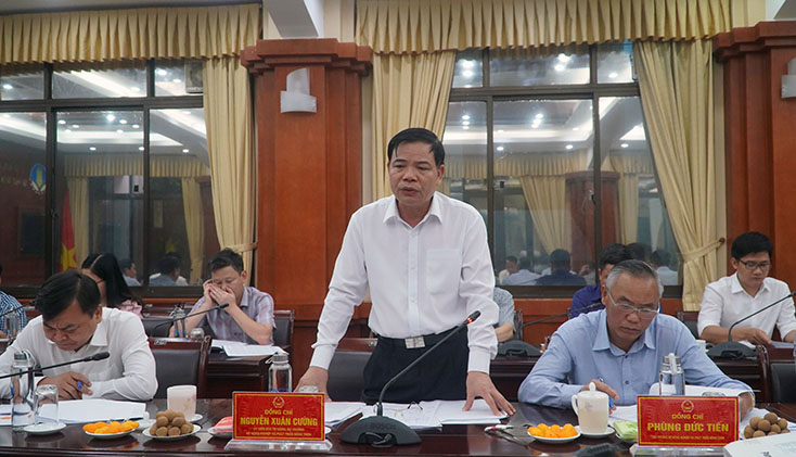 Đồng chí Bộ trưởng Bộ NN và PTNT Nguyễn Xuân Cường chỉ đạo tại buổi làm việc