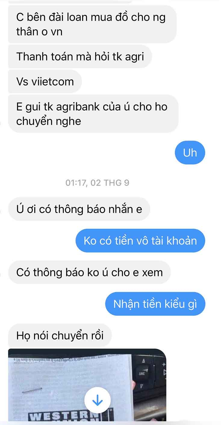 Đoạn Messeger đối tượng lừa đảo giả danh người thân chị Nguyễn Thị Thanh C. để lừa chuyển tiền.