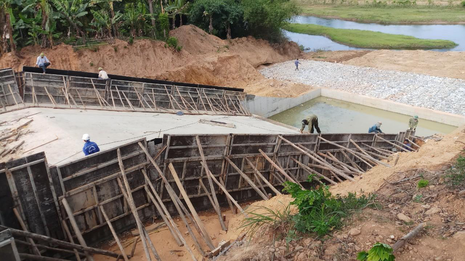 Các công trình thủy lợi đang thi công thuộc ngành Nông nghiệp-PTNT cơ bản đảm bảo tiến độ thi công để phòng chống lụt bão.