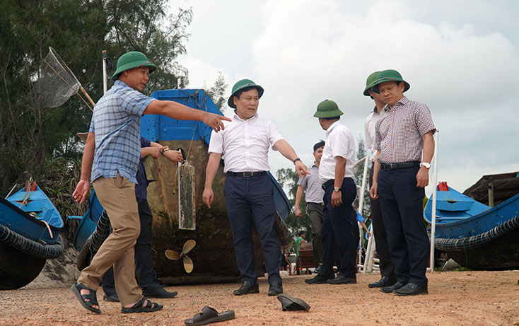 Đồng chí Bí thư Tỉnh ủy Vũ Đại Thắng: Cấp ủy, chính quyền địa phương cơ sở tuyệt đối không được chủ quan lơ là; cần thường xuyên cập nhật tình hình thời tiết để có biện pháp ứng phó kịp thời.