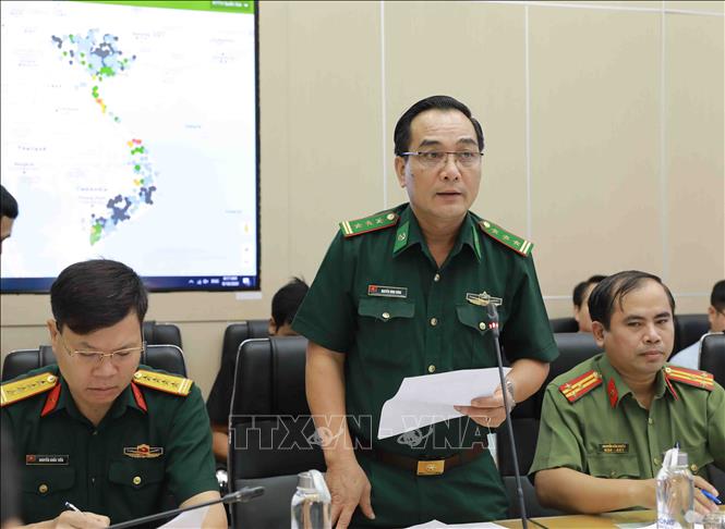  Đại diện Bộ đội Biên phòng báo cáo về công tác ứng phó với bão số 5. Ảnh: Vũ Sinh/TTXVN