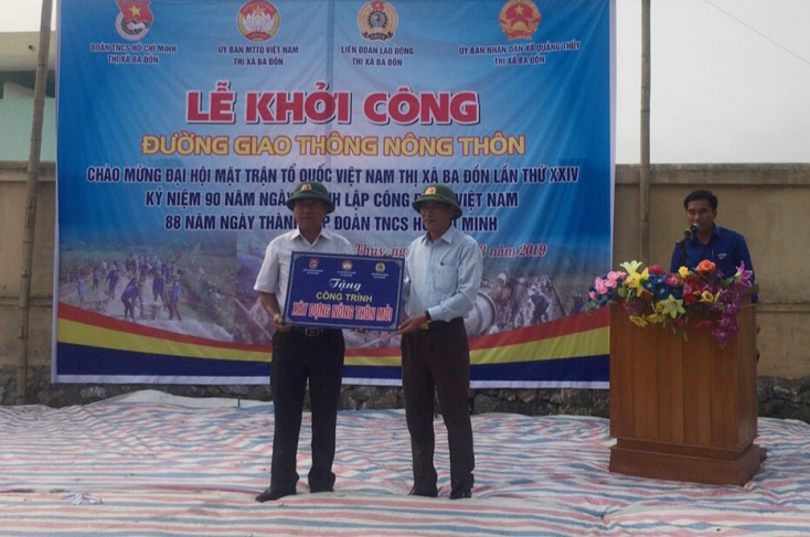  Ủy ban MTTQVN thị xã Ba Đồn tổ chức khởi công công trình giao thông nông thôn tại xã Quảng Thủy.