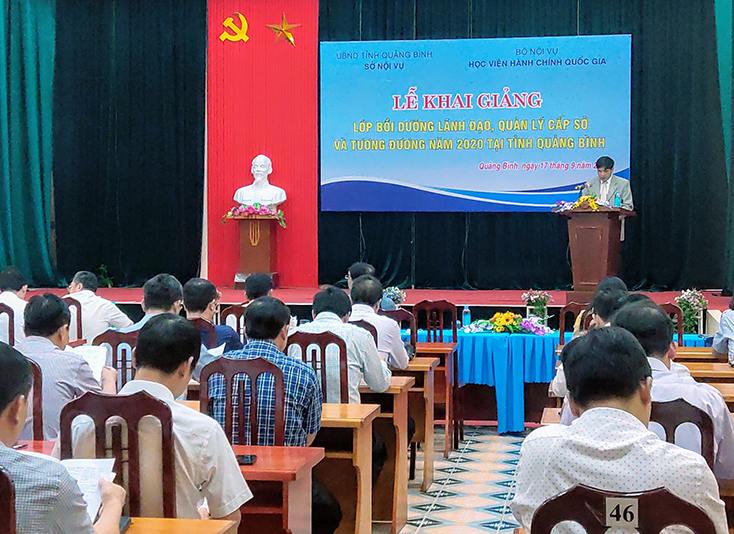 Buổi lễ khai giảng lớp bồi dưỡng.