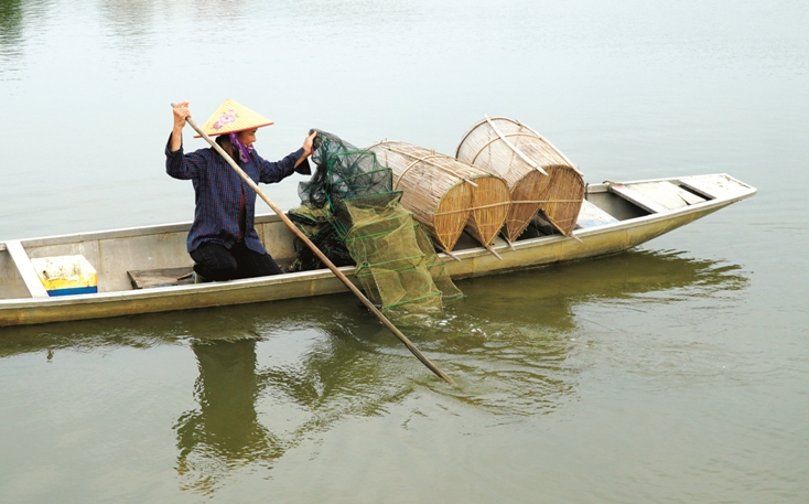 Bên đầm. Ảnh: Tiến Hành