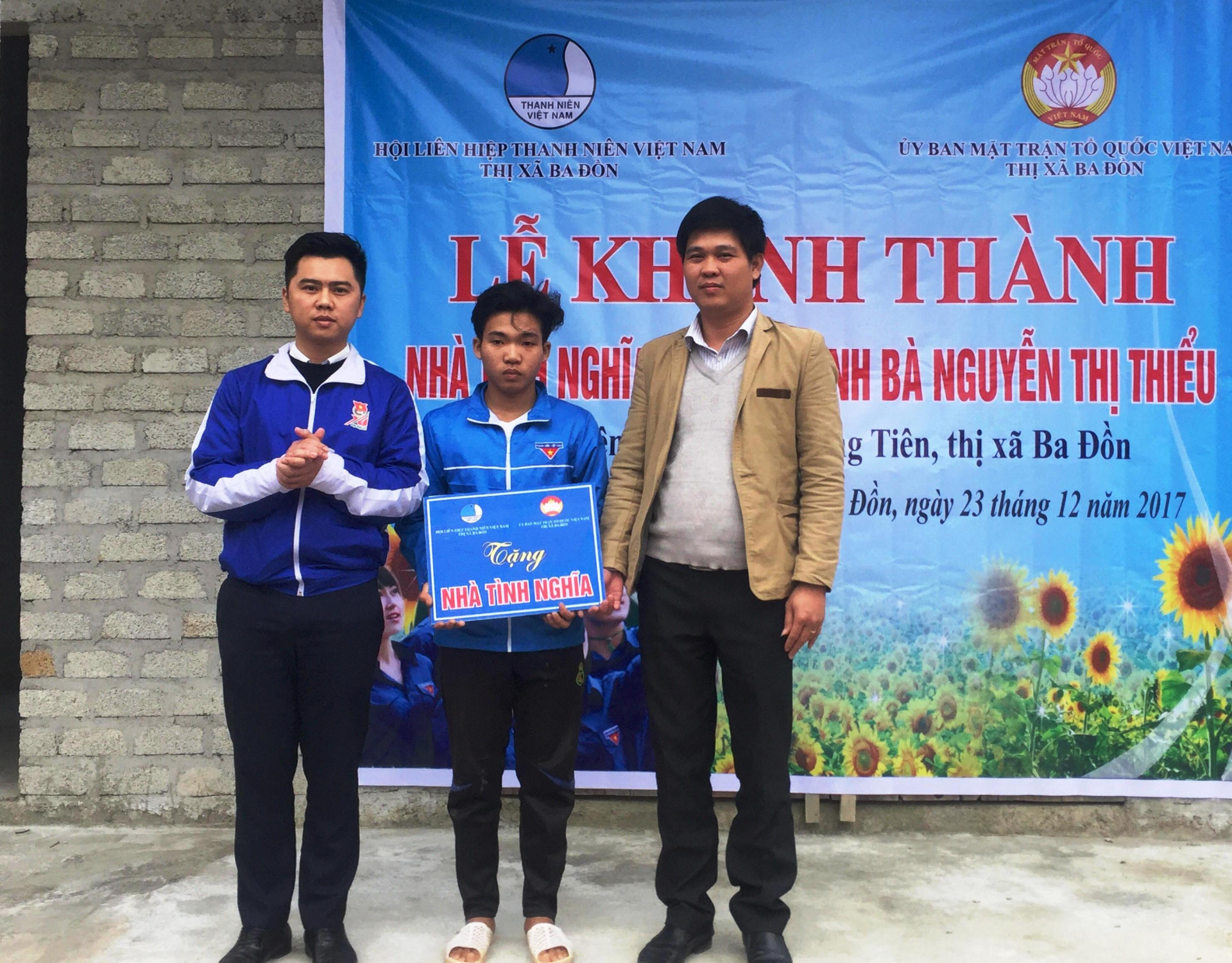   Thị đoàn Ba Đồn bàn giao nhà tình nghĩa cho gia đình bà Nguyễn Thị Thiểu, xã Quảng Tiên. 