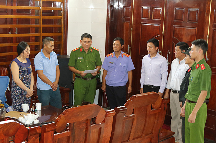Trước đó, để đấu tranh có hiệu quả với loại tội phạm sử dụng công nghệ cao, Công an tỉnh Quảng Bình đã xác lập chuyên án đấu tranh, sử dụng đồng bộ các biện pháp nghiệp vụ, xây dựng kế hoạch, phương án triệt xóa một cách chi tiết. Chính vì thế, tất cả các đối tượng “cộm cán” trong chuyên án đã bị bắt giữ; bảo đảm an toàn tuyệt đối cho cán bộ, chiến sỹ tham gia phá án.