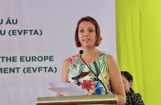 Bà Marion Matinez, Chủ tịch Uỷ ban kinh doanh nông sản và thuỷ sản EuroCham Việt Nam, phát biểu tại lễ công bố xuất khẩu lô hàng gạo thơm sang Châu Âu tại An Giang. (Ảnh: Thanh Sang/TTXVN)