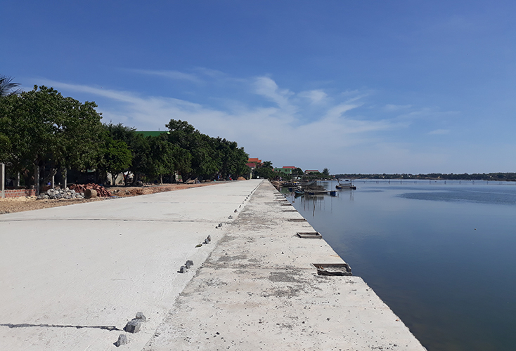 Công trình sửa chữa, nâng cấp đường, kè chống sạt lở bờ sông Nhật Lệ được hoàn thành, đưa vào sử dụng trước mùa mưa bão. 