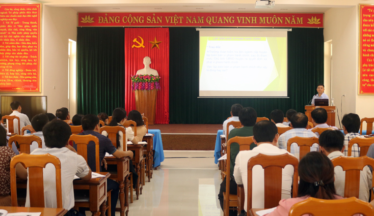 Các đại biểu, học viên tham dự hội nghị tập huấn.