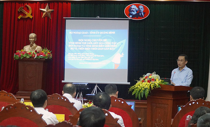 Thứ trưởng Bộ Ngoại giao Lê Hoài Trung thông tin về tình hình quốc tế, khu vực, biển Đông và tình hình biên giới trên bộ với nước bạn Lào  