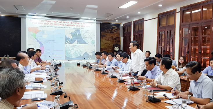 Đồng chí Nguyễn Xuân Quang, Phó Chủ tịch Thường trực UBND tỉnh phát biểu tại buổi làm việc.