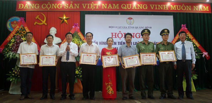 HLG tỉnh tiến hành khen thưởng cho các tập thể, cá nhân có thành tích xuất sắc trong phong trào thi đua yêu nước giai đoạn 2015-2020.