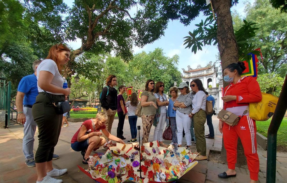 Du khách quốc tế đến Việt Nam trước thời điểm dịch COVID-19 bùng phát toàn cầu. (Ảnh minh họa: Huy Hoàng/Vietnam+)