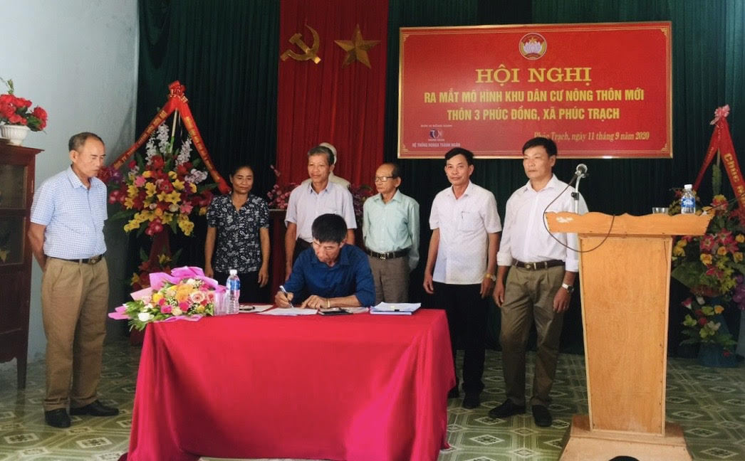 Lễ ký cam kết xây dựng mô hình điểm NTM trong KDC có đông đồng bào Công giáo tại thôn 3 Phúc Đồng. 