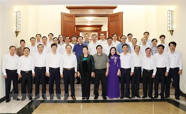 Chủ tịch Quốc hội Nguyễn Thị Kim Ngân, các đồng chí Bộ Chính trị, Ban Bí thư và Ban Thường vụ tỉnh Thanh Hóa tại buổi làm việc. (Ảnh: Trọng Đức/TTXVN)