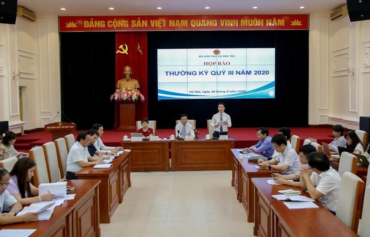 Bộ Giáo dục và Đào tạo thông tin tại buổi họp báo. (Ảnh: PV)