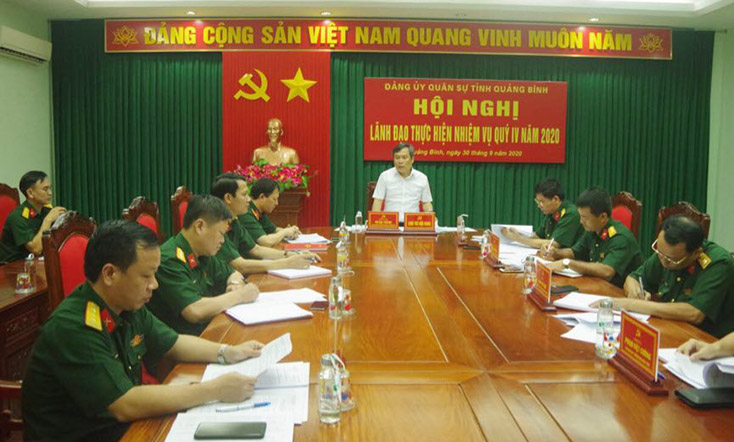 Đồng chí Vũ Đại Thắng, Ủy viên dự khuyết Ban Chấp hành Trung ương Đảng, Bí thư Tỉnh ủy, Bí thư Đảng ủy Quân sự tỉnh phát biểu kết luận hội nghị