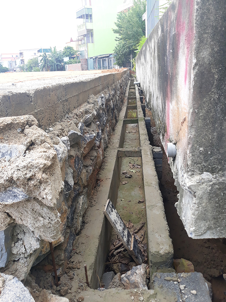 Nhiều hộ dân kiến nghị thiết kế hệ thống thu gom nước thải chưa hợp lý gây ảnh hưởng môi trường.