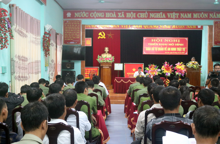 Các đại biểu tham dự tại hội nghị.