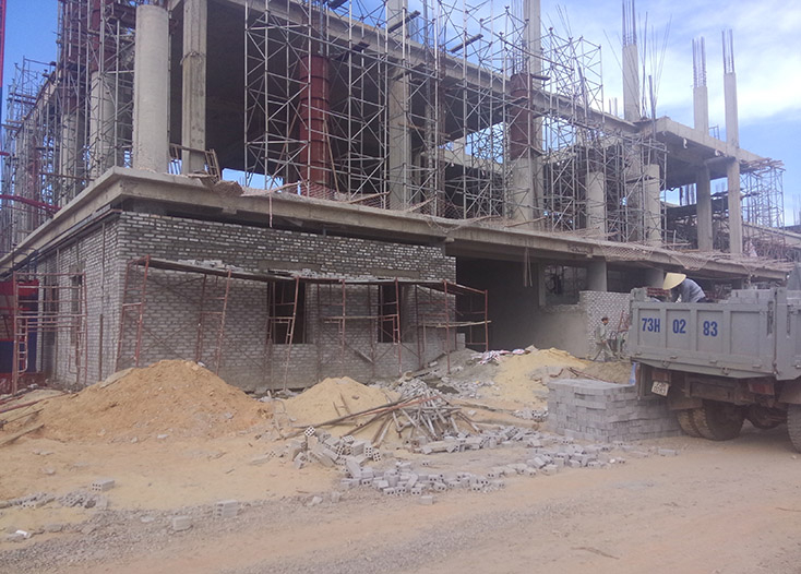 Gạch không nung gặp nhiều khó khăn khi tiếp cận thị trường.