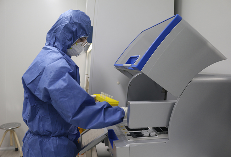 CDC Quảng Bình thực hiện xét nghiệm SARS-CoV-2.