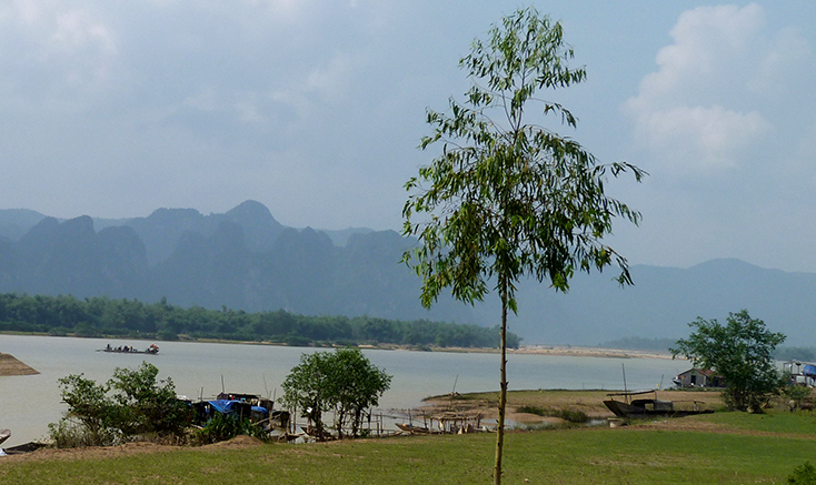 ianh - nơi thuở ấu thơ, Nguyễn Huy Hoàng thỏa thích bơi lội