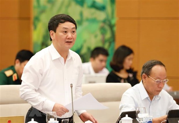 Trưởng Ban Dân nguyện thuộc Ủy ban Thường vụ Quốc hội Dương Thanh Bình trình bày các báo cáo Kết quả giám sát việc giải quyết, trả lời kiến nghị của cử tri gửi đến kỳ họp thứ 9 của Quốc hội; Kết quả tiếp công dân, tiếp nhận xử lý đơn thư của công dân và kết quả giám sát việc giải quyết khiếu nại, tố cáo của công dân gửi đến Quốc hội năm 2020. (Ảnh: Dương Giang/TTXVN)