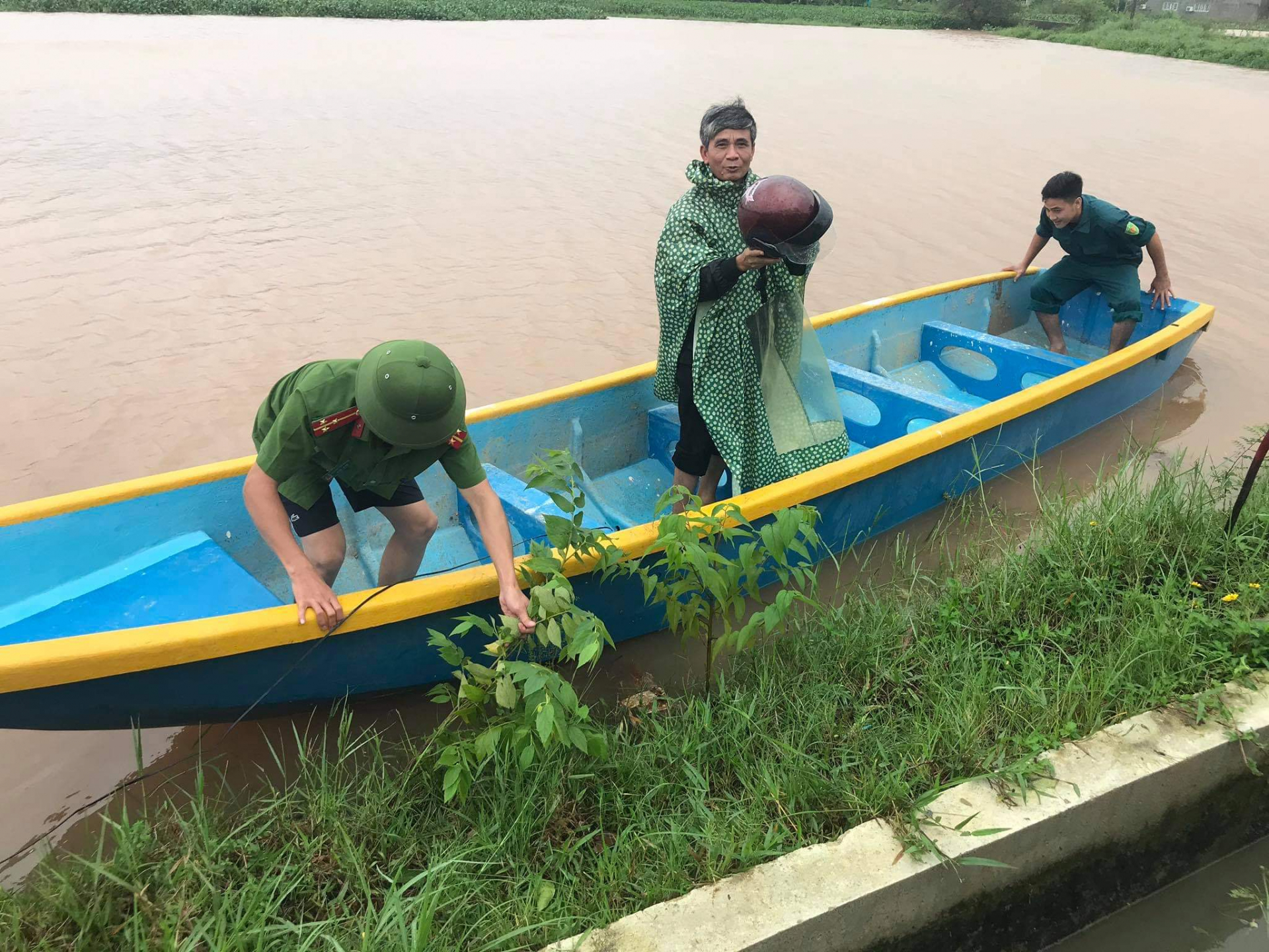 Nhiều địa phương đã hạ thủy phương tiện phục vụ ứng cứu người dân