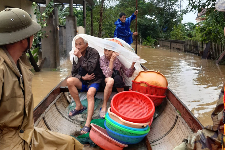 Công tác di dời, bảo đảm an toàn cho người dân được triển khai gấp rút.
