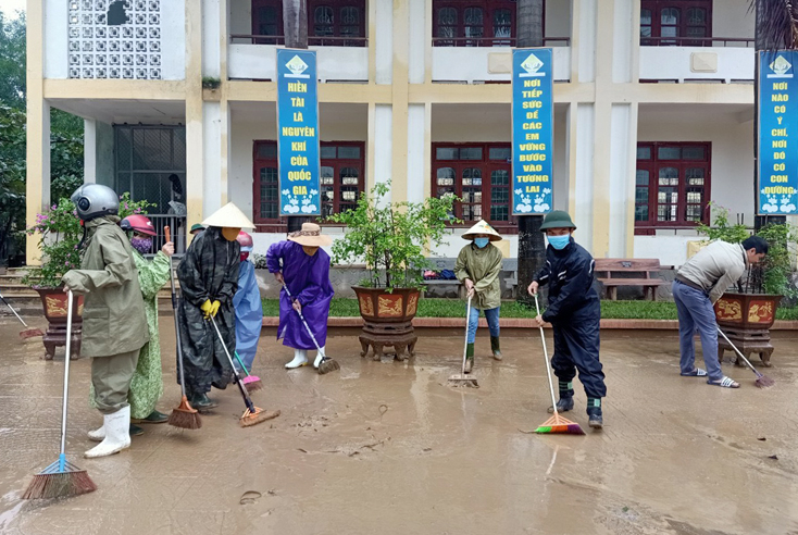 Các trường học tập trung vệ sinh môi trường