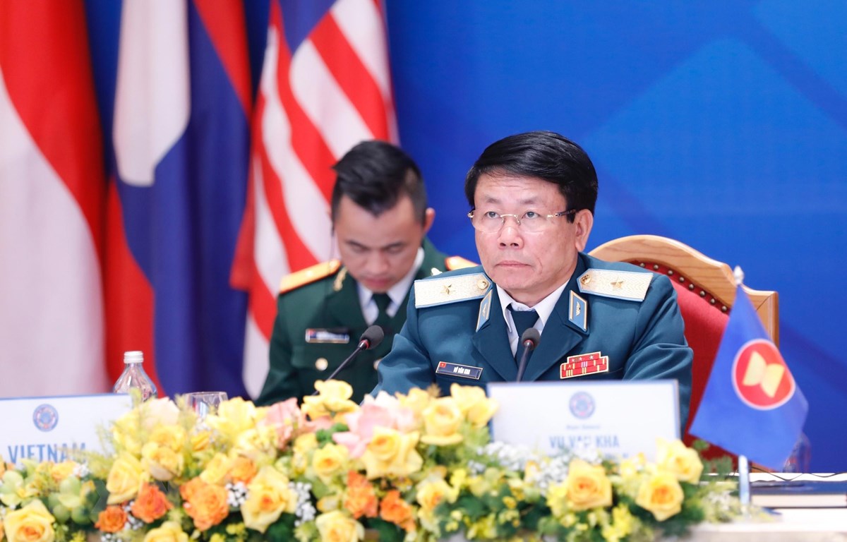 Thiếu tướng Vũ Văn Kha, Quyền Tư lệnh Quân chủng Phòng không-Không quân, Trưởng đoàn Việt Nam chủ trì hội nghị. (Ảnh: Dương Giang/TTXVN)