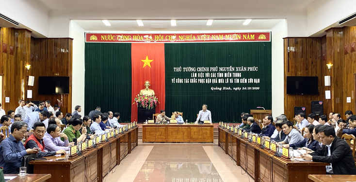 Đồng chí Bí thư Tỉnh ủy Vũ Đại Thắng phát biểu tại buổi làm việc.