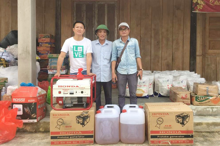 Hàng cứu trợ là máy phát điện được ưu tiên đưa đến những vùng bị cô lập, chia cắt ở khu vực miền núi nơi hiện đang mất điện lưới Quốc gia.