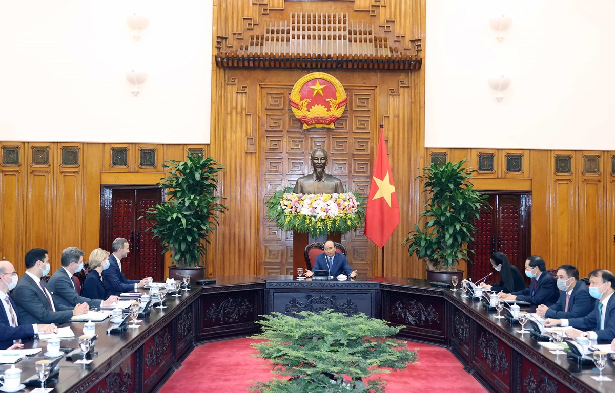 Thủ tướng Nguyễn Xuân Phúc tiếp Tổng Giám đốc Cơ quan tài chính phát triển Hoa Kỳ Adam Boehler.. (Ảnh: Thống Nhất/TTXVN)