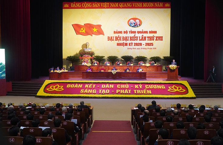 Toàn cảnh phiên khai mạc Đại hội Đảng bộ tỉnh lần thứ XVII, nhiệm kỳ 2020-2025 diễn ra sáng nay, 28-10-2020.  Ảnh: Nguyễn Hoàng