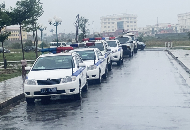 Xe CSGT dẫn đoàn.