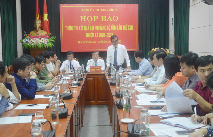 Đồng chí Phó trưởng Ban Thường trực Ban Tổ chức Tỉnh ủy Đoàn Ngọc Lâm thông tin về chất lượng Ban Chấp hành, Ban Thường vụ Tỉnh ủy khóa XVII, nhiệm kỳ 2020-2025.