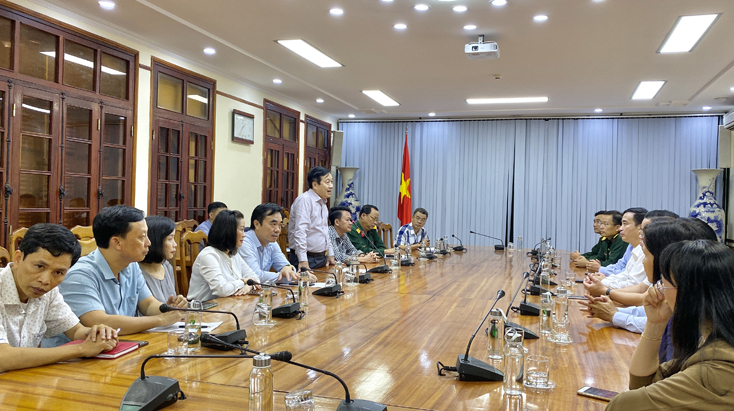 Đồng chí Nguyễn Xuân Quang, Phó Chủ tịch Thường trực UBND tỉnh phát biểu tại buổi tiếp nhận hỗ trợ.
