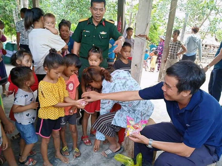 Ban Dân vận Huyện ủy Bố Trạch thường xuyên phân công cán bộ về sinh hoạt với chi bộ, chi đoàn, chi hội.