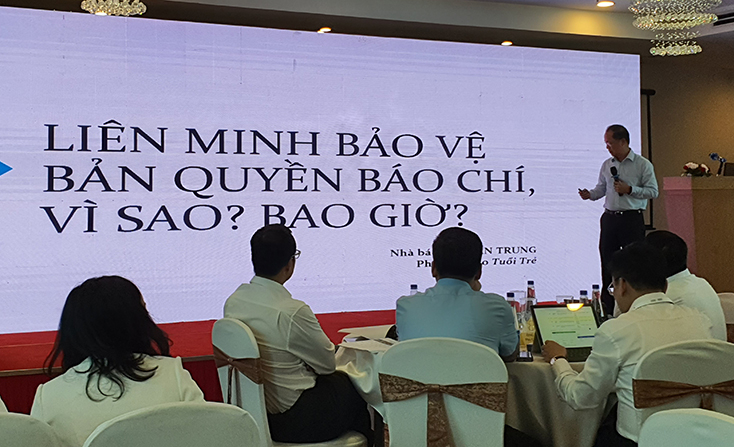 Đại diện lãnh đạo Báo Tuổi trẻ tham luận tại diễn đàn