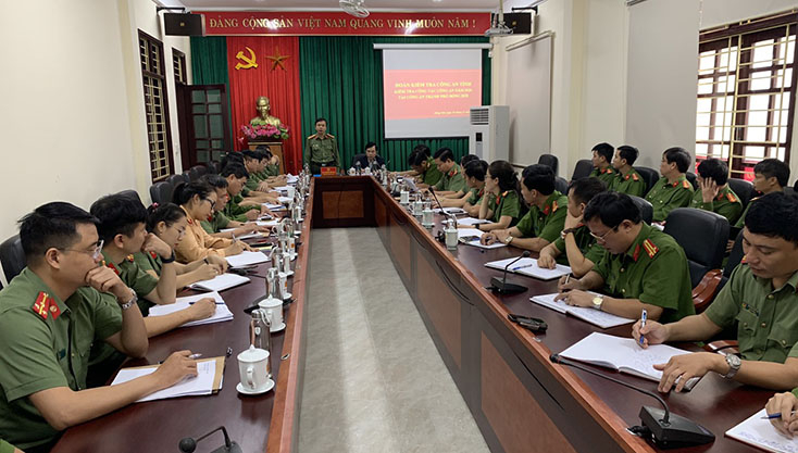 Đoàn kiểm tra công tác Công an năm 2020 Công an tỉnh làm việc với Công an TP. Đồng Hới.